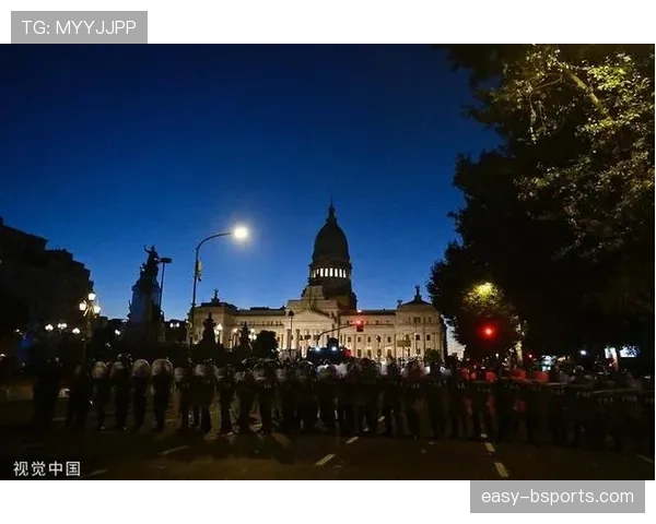 瓦伦西亚球迷持续抗议，抗议诉求与球队近期表现对赛季走势形成制约